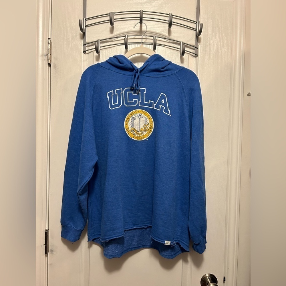 UCLA Bruins College Basketball Sports Hoodie Blue 84 Sweatshirt Size XL Raw‎ Hem